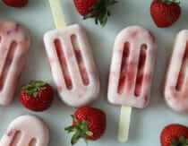 4 Ingredient Strawberry Popsicles
