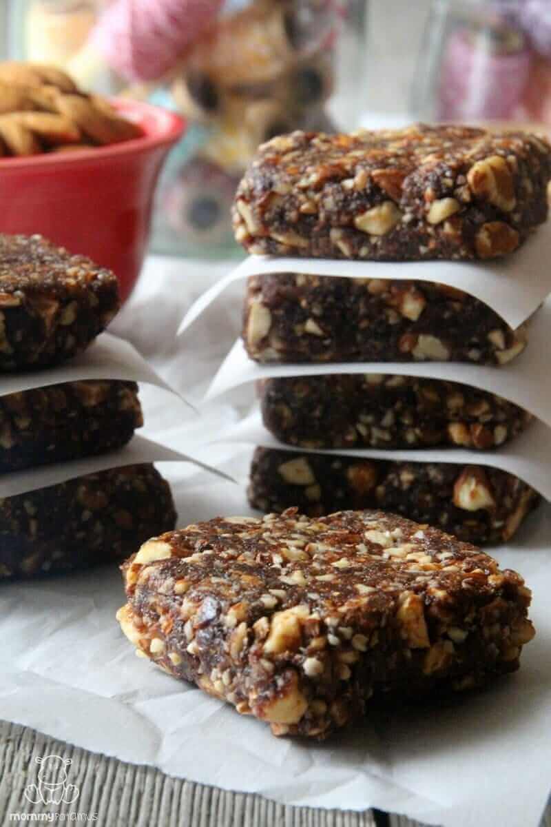 These homemade cherry pie "Larabar" energy bars are sweet, chewy and perfect for snacking on the go!