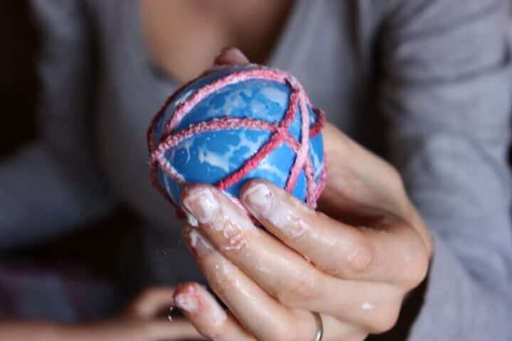 homemade-yarn-ball-ornament