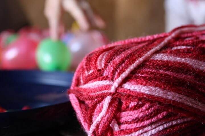 how-to-make-yarn-ball-ornaments