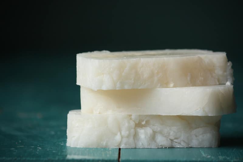 https://mommypotamus.com/wp-content/uploads/2013/04/how-to-make-coconut-oil-soap.jpg