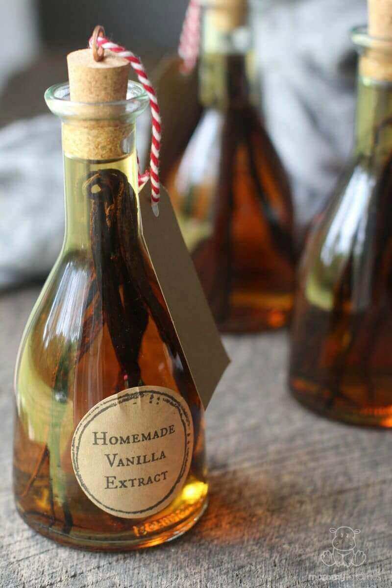 All you need are vanilla beans, rum (or vodka or bourbon), and a glass bottle. It's easy, affordable, and makes a gorgeous gift! Free printable template in the post. 