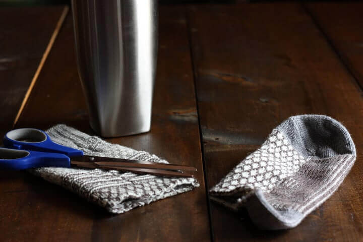 trimming-sock-for-coffee-mug-cozy-tutorial