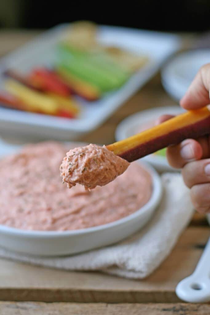 Smoked salmon dip with cream cheese, garlic and dill - all whipped up in under ten minutes.