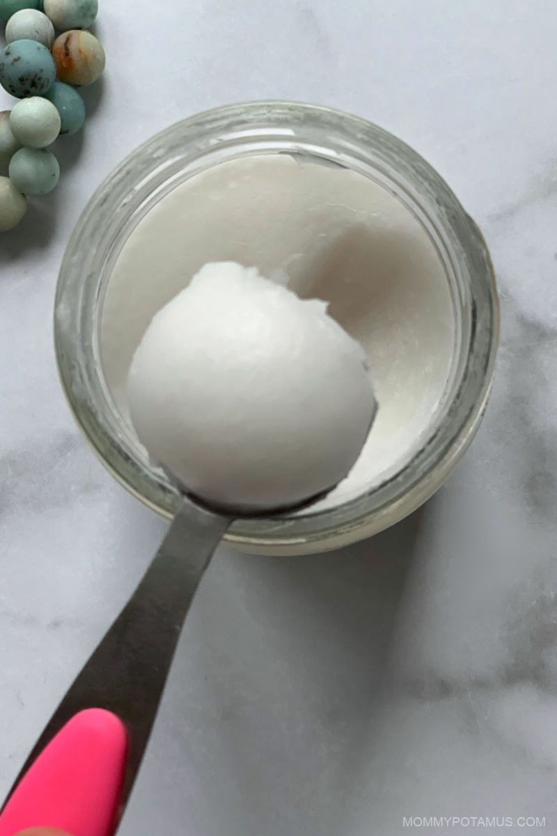 Benefits of Oil Pulling - Our oral microbiome directly affects gut health - who knew? In this post, I talk about how antibacterial mouthwashes may actually contribute to poor oral health, plus what the research says about using coconut oil for oral care. #oilpulling 