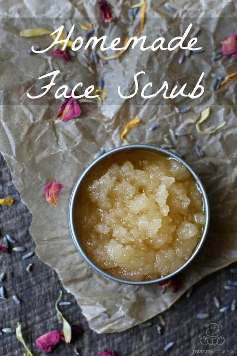 This exfoliating face scrub nourishes skin with a blend of antioxidants that neutralize damaging free radicals, acids that gently dissolve old, dead skin, and minerals which support the body's natural lipid barrier.