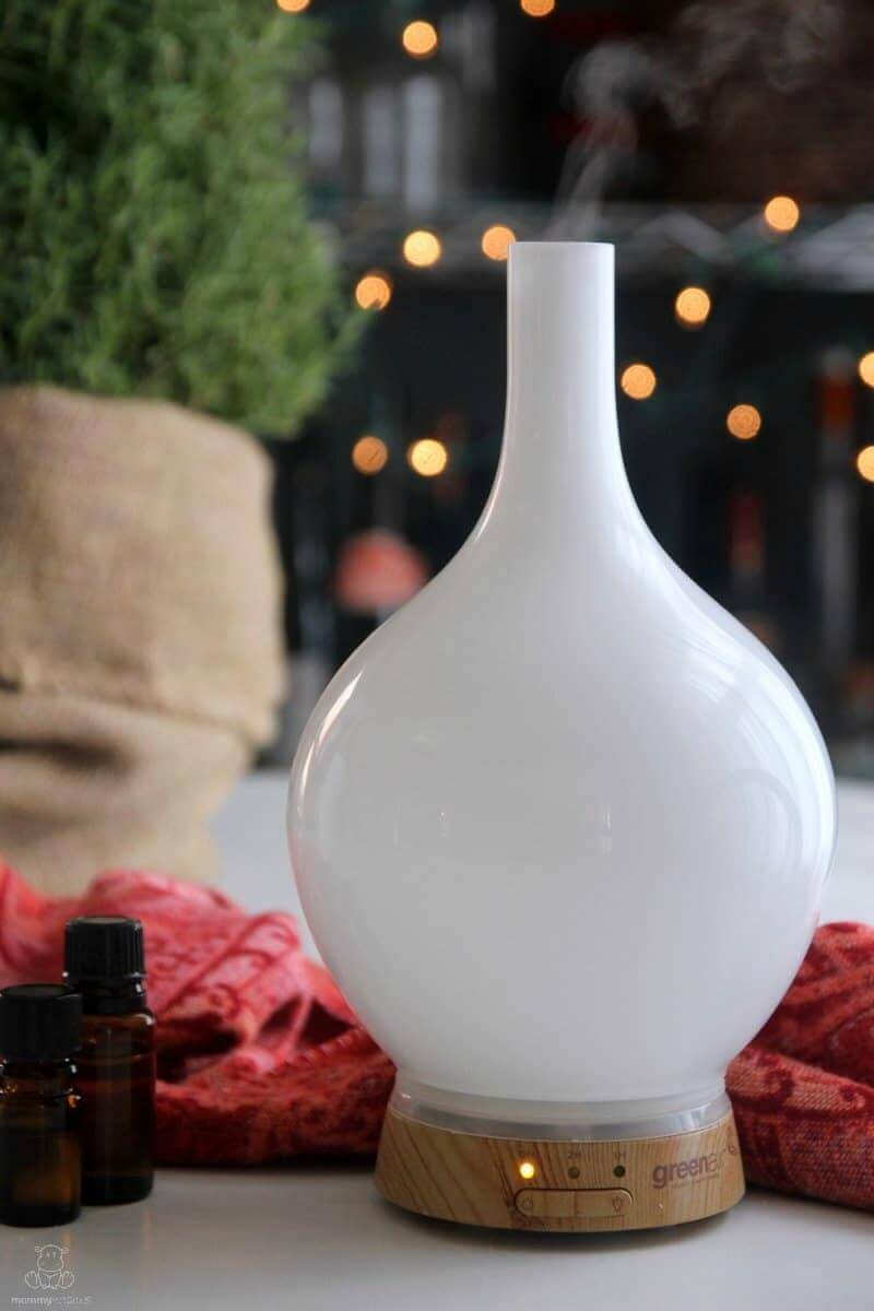 14 Holiday Diffuser Recipes To Make The Season Merry And Bright