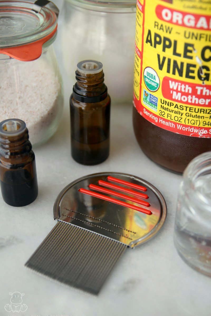 Nit comb with essential oils, vinegar and salt